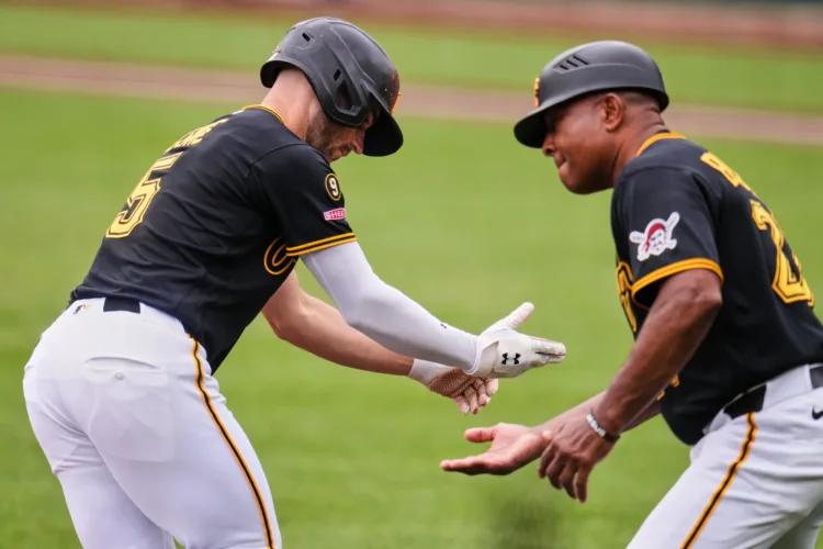 Lowe, Davis homer to lead Pirates